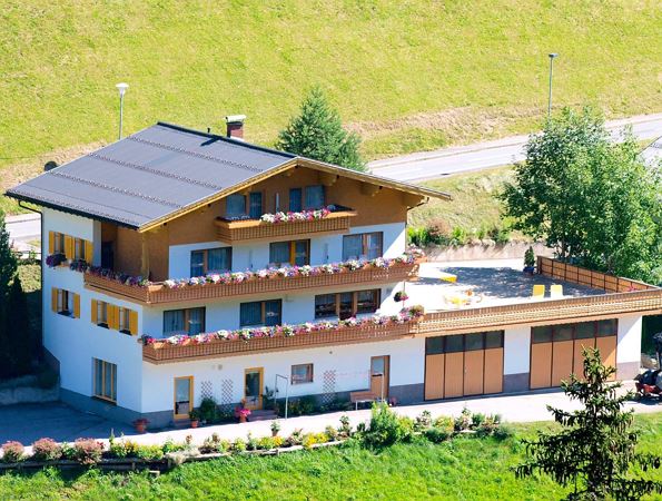 Gaestehaus-Margrith-Damuels-Haus-Sommer