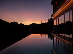 Außenpool-Abend