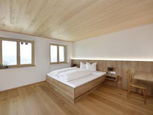 doppelbett Fenster