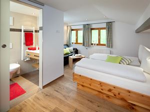 Doppelzimmer 8 , Dusche, WC, Bergseite HP